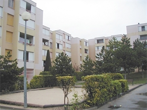 studio à la location -   84200  CARPENTRAS, surface 46 m2 location studio - UBI477015968